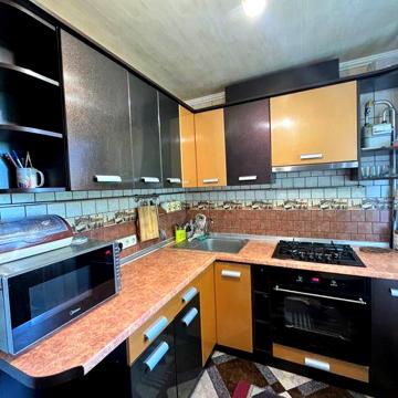 Продам 3х кімнатну квартиру в центрі міста по пр. Володимирський