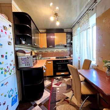 Продам 3х кімнатну квартиру в центрі міста по пр. Володимирський