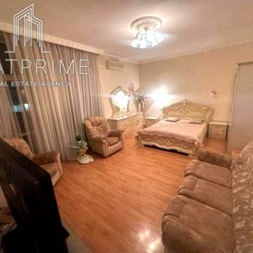 Володимирська вул., 37
