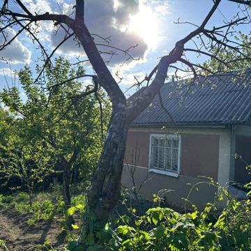Продам дачу з будинком та заїздом в Садгорі
