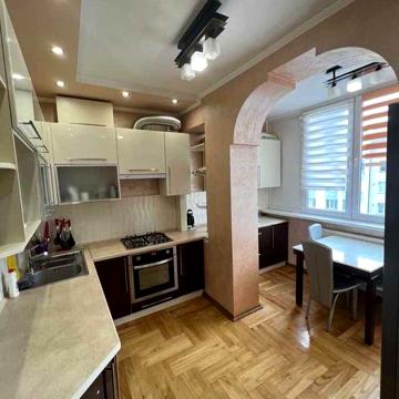 2-к. квартира в центрі міста, з ремонтом, за вул. Гарбарська