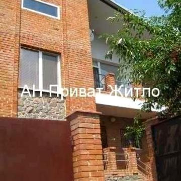 Будинок для великої сімї, Червоний Шлях