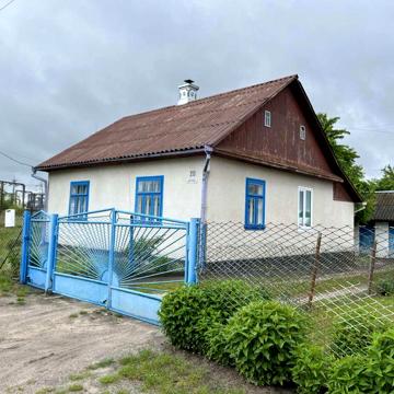 продам будинок з надвірними будівлями