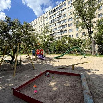 3-х кімнатна квартира з косметичним ремонтом біля метро Оболонь. Київ