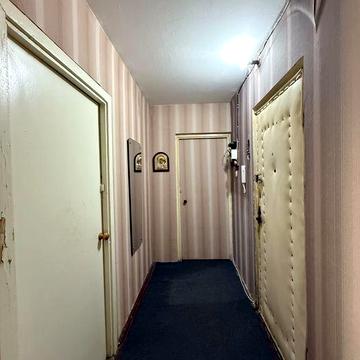 3-х кімнатна квартира з косметичним ремонтом біля метро Оболонь. Київ