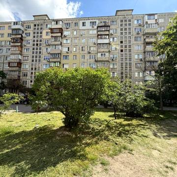 3-х кімнатна квартира з косметичним ремонтом біля метро Оболонь. Київ