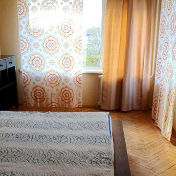 Будівельників вул., 19