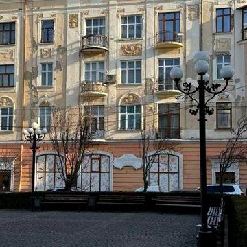 Продаж 2-х кімнатної квартири на площі Філармонії