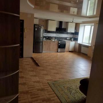 Трёхкомнатная квартира возле Славутич Арена.Стадион.80кв.м.Студия.