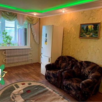 Продам 2 комн метро Индустриальная , Роганский , Зубарева 24