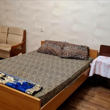 Академіка Корольова вул., 76