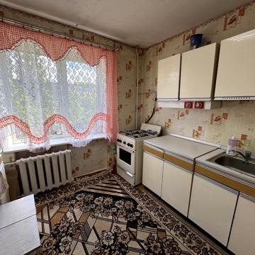 Космонавтів вул., 22