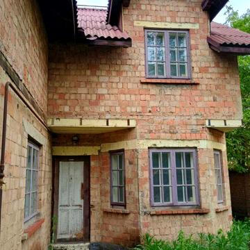 Частина будинку по вул. ІВАСЮКА з ділянкою