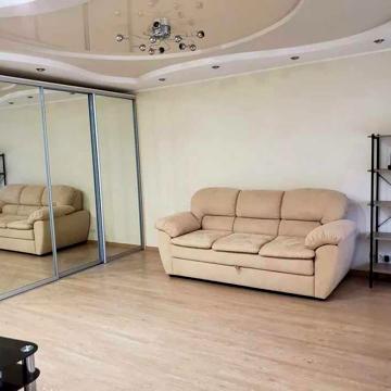Затишна 1-к. кв. по вул. Гончара, 47/49 м. Університет, Золоті ворота