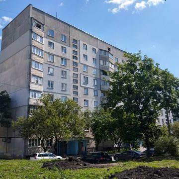 Любові Малої просп. (Постишева), 2/1