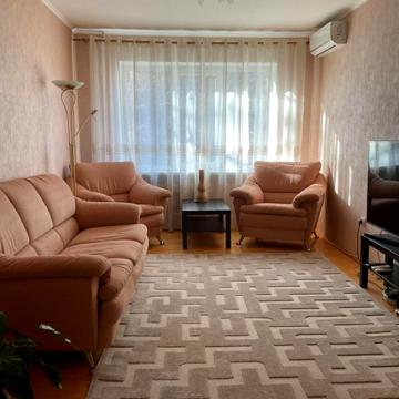Варненська вул., 23