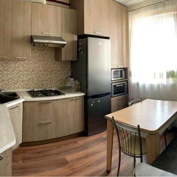 Продам 1 ком.с евроремонтом в Молодёжном ЖК Новосёлов
