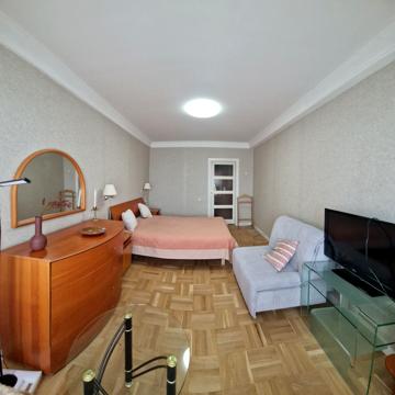 Левка Лукяненка вул. (Маршала Тимошенка), 1