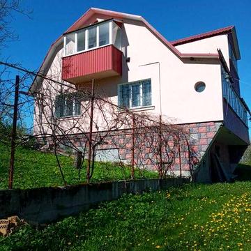 Будинок з якісним ремонтом . Робили для свого комфортного проживання.