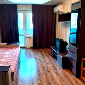 Здам в оренду гарну 2 кімнатну квартиру в центрі міста,2 балкони
