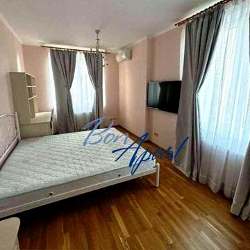 Академіка Глушкова просп., 9-В