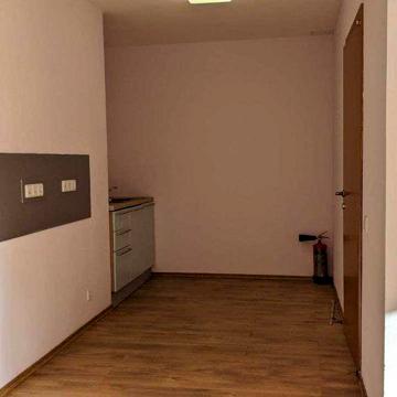 Продам велику квартиру на Ливарній середній поверх центр Дніпра