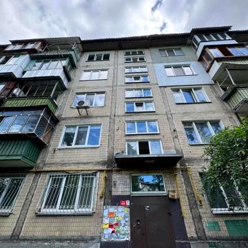 Будівельників вул., 16
