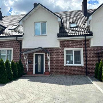 Продам танхаус в житловому комплексі