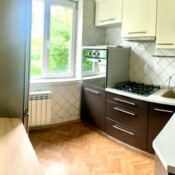 Героев Сталинграда, 8б