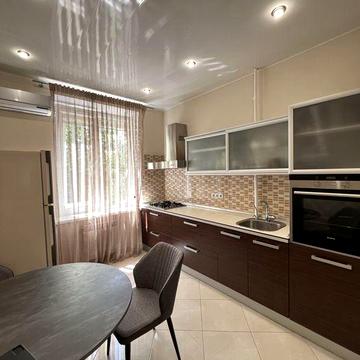 Продается 2- х комн. полнометражная квартира Центр города