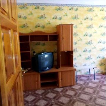 2 ком.кв., 2 этаж, мебель доставят. Удобный район.