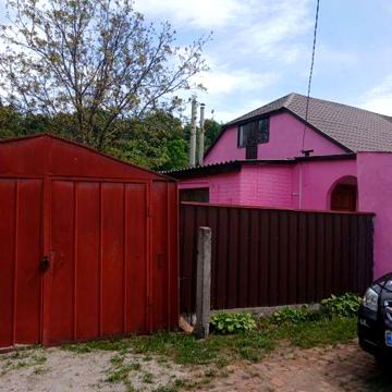 Продам півбудинку