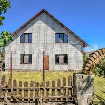 Новий будинок з гарним краевидом. Правий берег