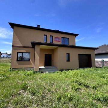 Продаж добротного будинку біля Екватора