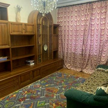 Сдам 3-х ком. квартиру м. Ботанический сад(сталинка)