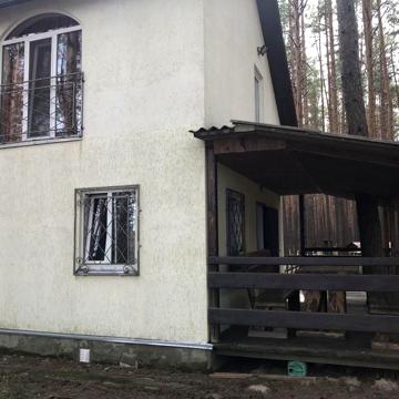 Продам дачний будинок 2 поверхи ,пiдвал.Заг пл 90м2,жила 70.Блок ,утеп