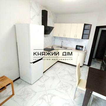 Каховська вул., 60