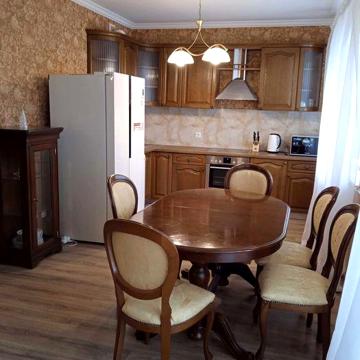 Продам VIP- квартиру на проспекті Івасюка 12Г, без %.