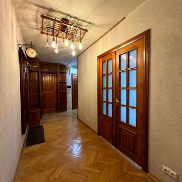 Академіка Булаховського вул., 5-А