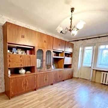 Продається 2-кімнатна квартира на вул. Любінській
