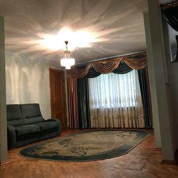 Продаж чотирьохкімнатної квартири