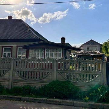 Продається 1/2 буд. по вул Древлянській м. Овруч. Будинок під ремонт.