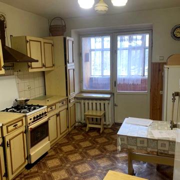 Академіка Євгена Лазаренка вул., 36