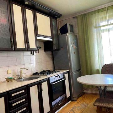 3-кімн, Автозаводська, 5-А, 96 серія, цегляний будинок