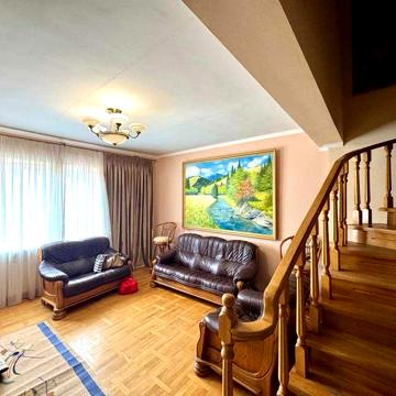 4-кім 3- ярусна кварт. 230 м.кв. з гаражем ,елітний будинок Г.Майдану