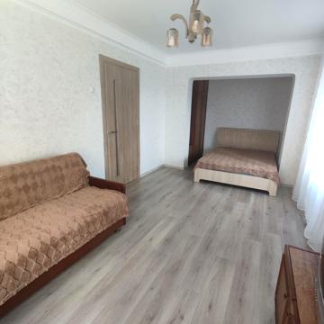 Братиславська вул., 42