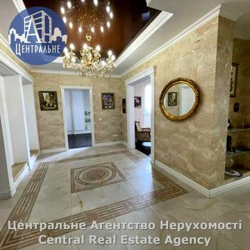 Героїв Майдану вул. (Червоноармійська), 55