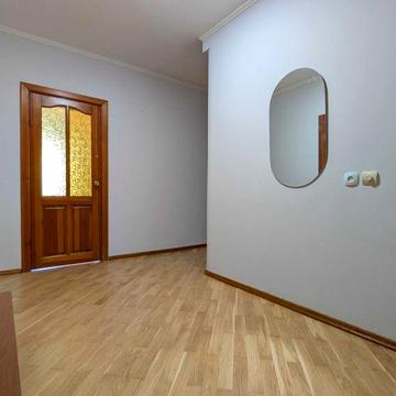 2-кімнатна квартира в центрі, якісним ремонтом та автономним опал.