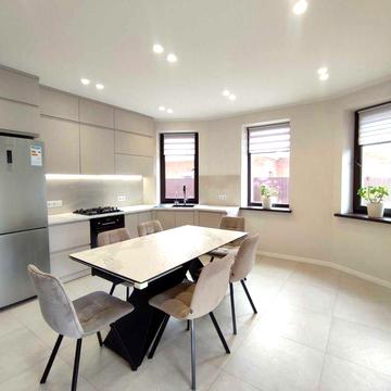 Продам  просторий будинок