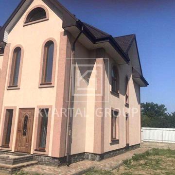 Продам просторий двоповерховий будинок з наповненням. Терміново!